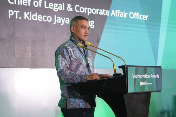 PT Kideco Jaya Agung accepting a GeoInnovation Award