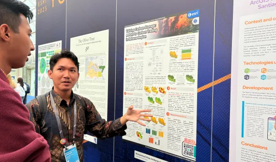 Mohammad Anas Ardiansyah presents his winning EYSA porject. 