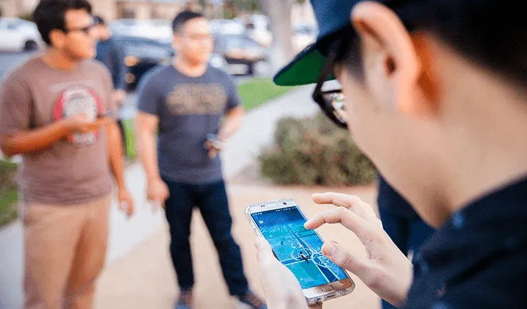 ITB student wins global tech award for crowdsourcing app card